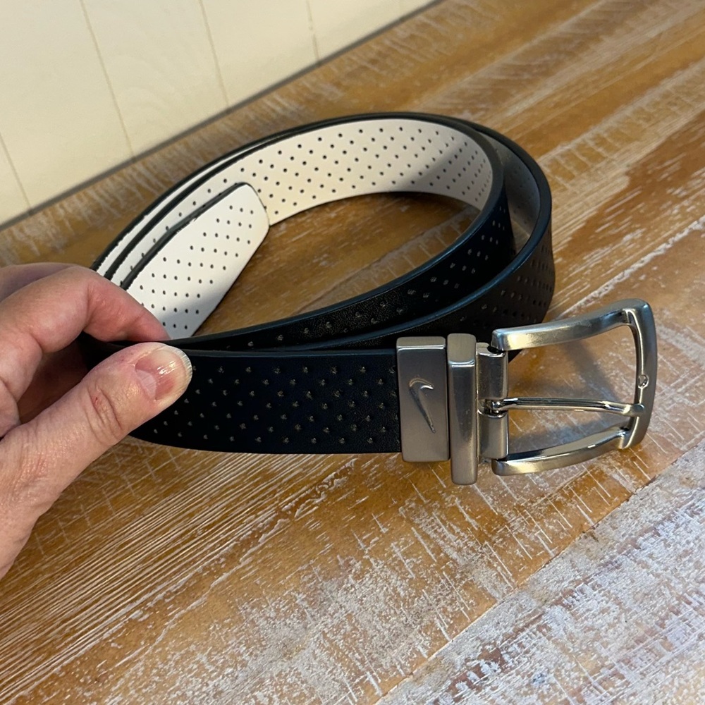Nike Perforated Reversible Belt - Picture 2 of 8